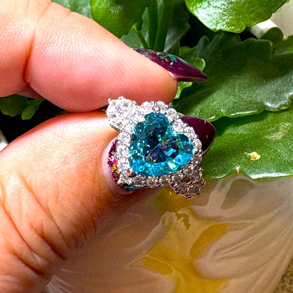 Elegant Silver and Blue Heart Ring